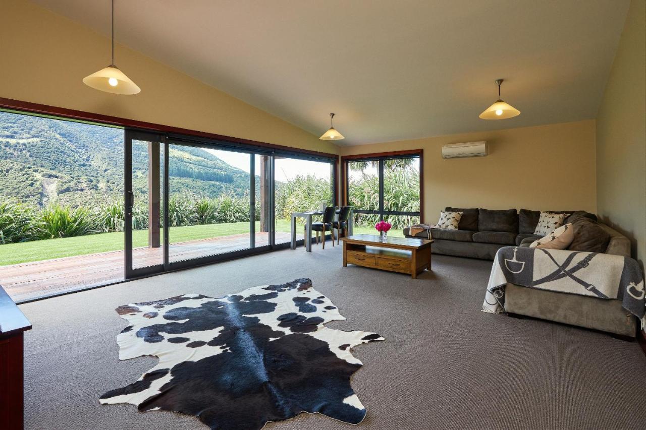 Glencree Luxury Chalets Кайкура Екстериор снимка