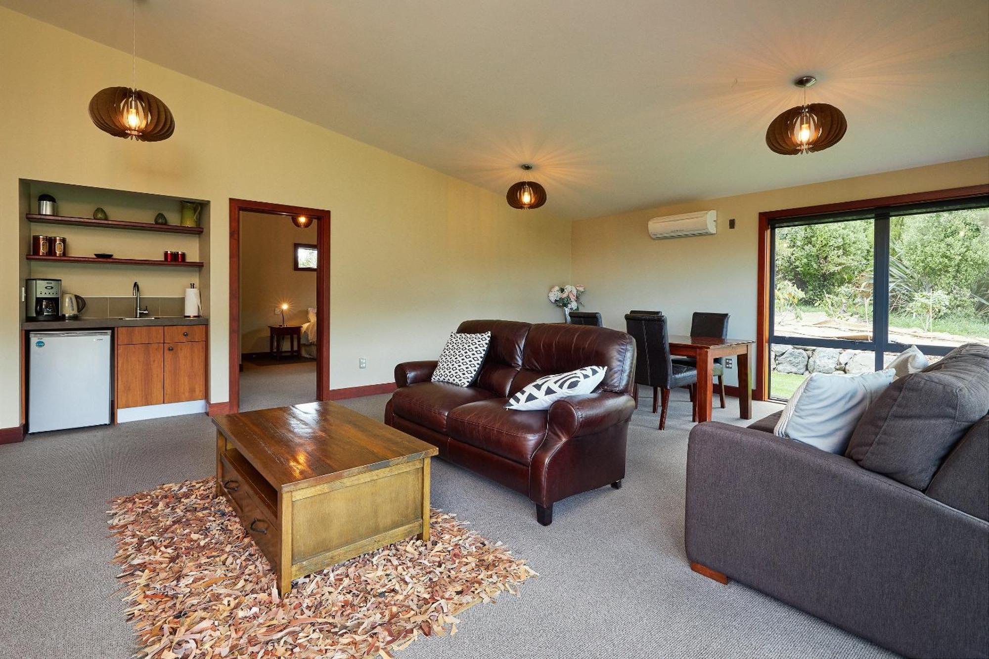 Glencree Luxury Chalets Кайкура Екстериор снимка